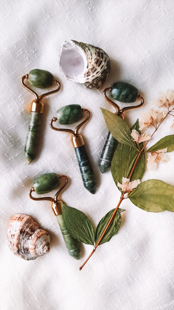 Jade rollers
https://karlacorral.com/wp-content/uploads/2023/04/pexels-олеся-11806210-576x1024.jpg